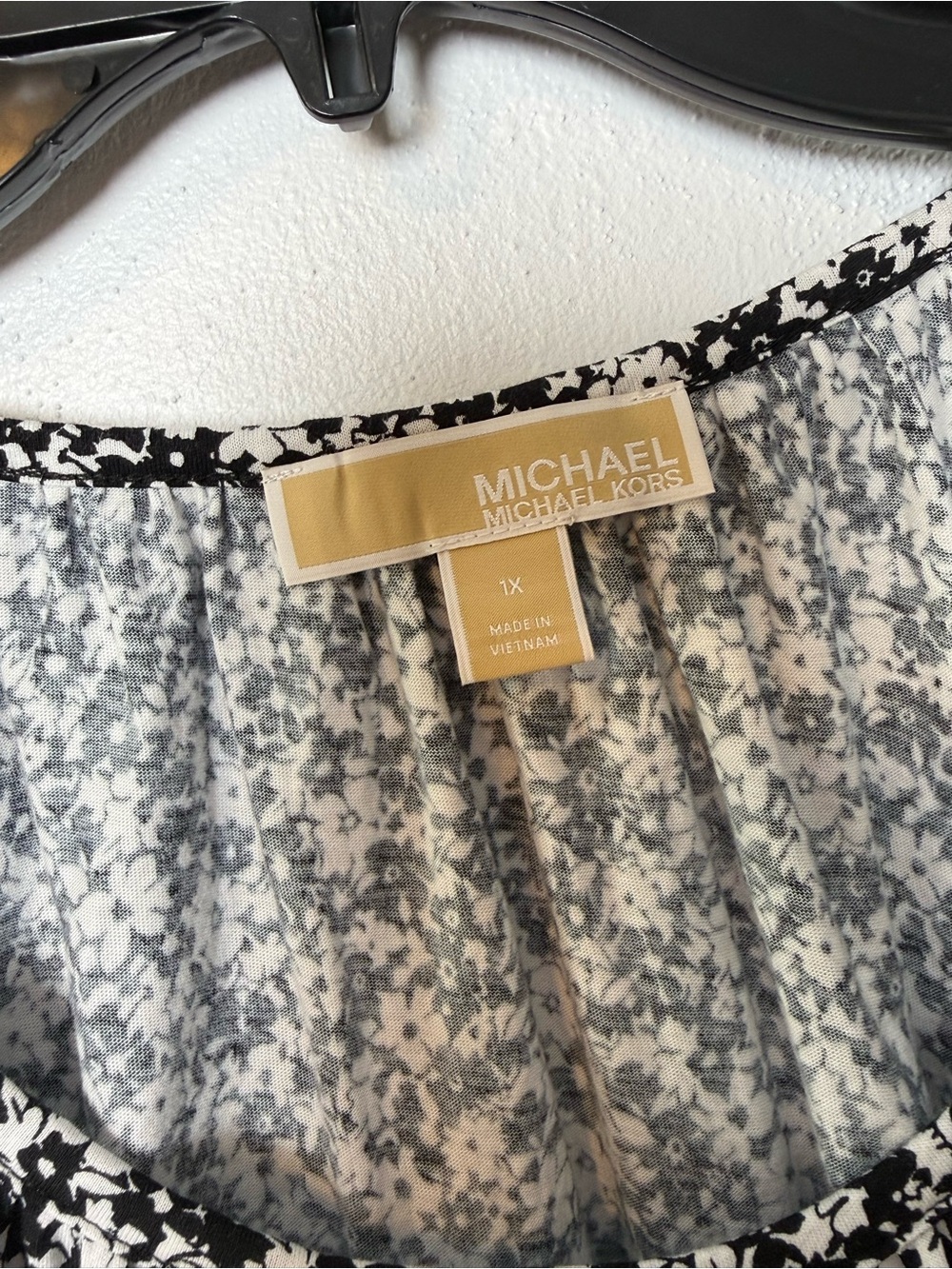 Michael Kors Black and White Floral Bell-Sleeve Blouse - Picture 3 of 6